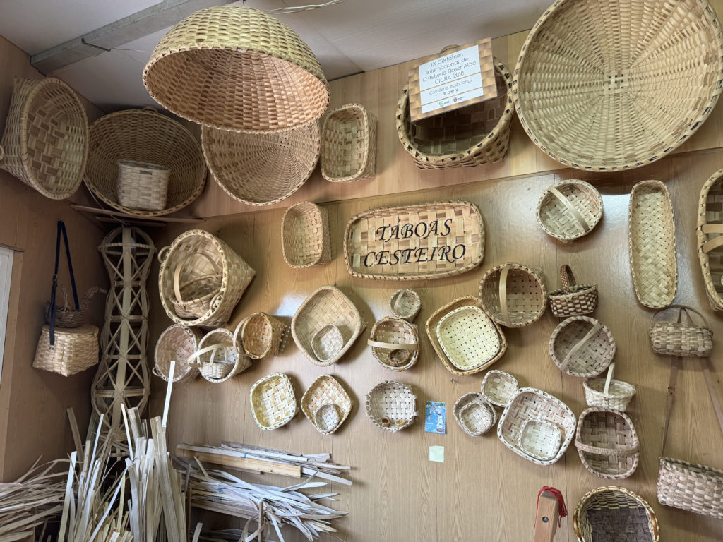 cestos en pared